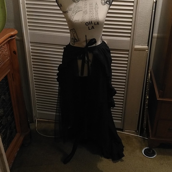 Black Tulle Tutu Bustle Skirt - Picture 2 of 3